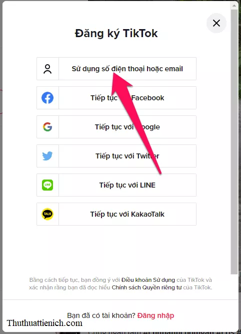 Lựa chọn đăng ký TikTok bằng số điện thoại hoặc email