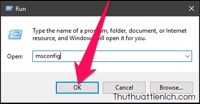 Mở hộp thoại Run và nhập msconfig