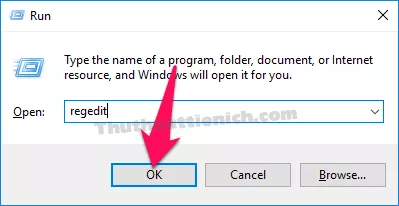 Mở Registry Editor bằng cách nhấn Windows + R và gõ regedit